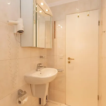 Lord Nelson 803 Apartment